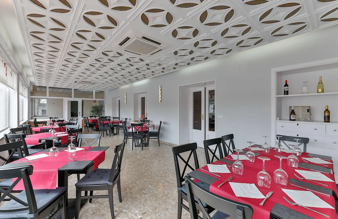 OYO Hostal El Pilar-1